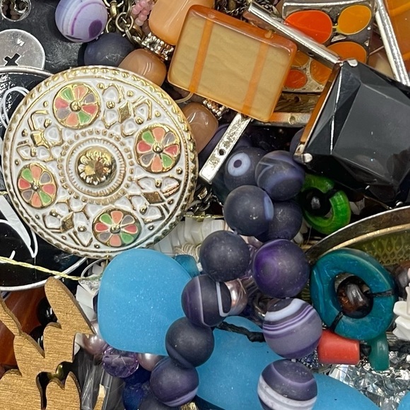 Vintage To Modern Jewelry & Small Accessories Lot Wear Craft Repair Repurpose - Picture 5 of 8